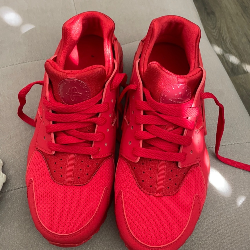 Nikes youth